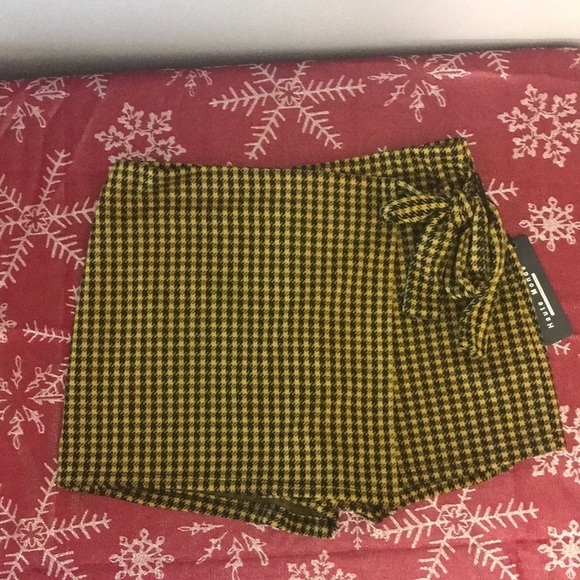 NWT Haute Mode black and Yellow skort junior size small - Picture 1 of 7